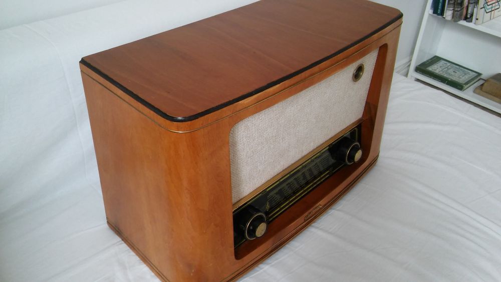 radio retro, vintage, antyk radio stolica