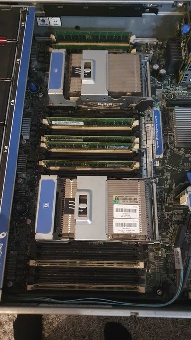 Serwer HP DL 380 p G8 | 3x 300GB SAS + SSD 256GB | 2x XEON E5-2637 V2