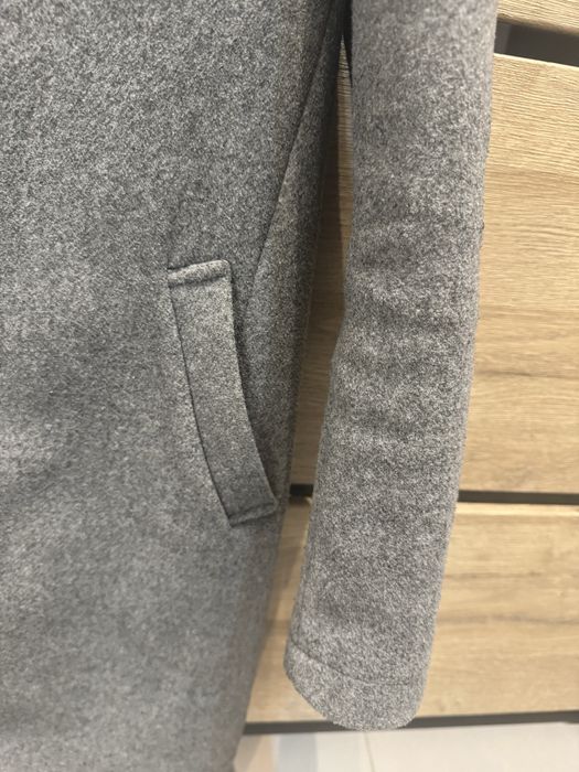 Szary męski płaszcz