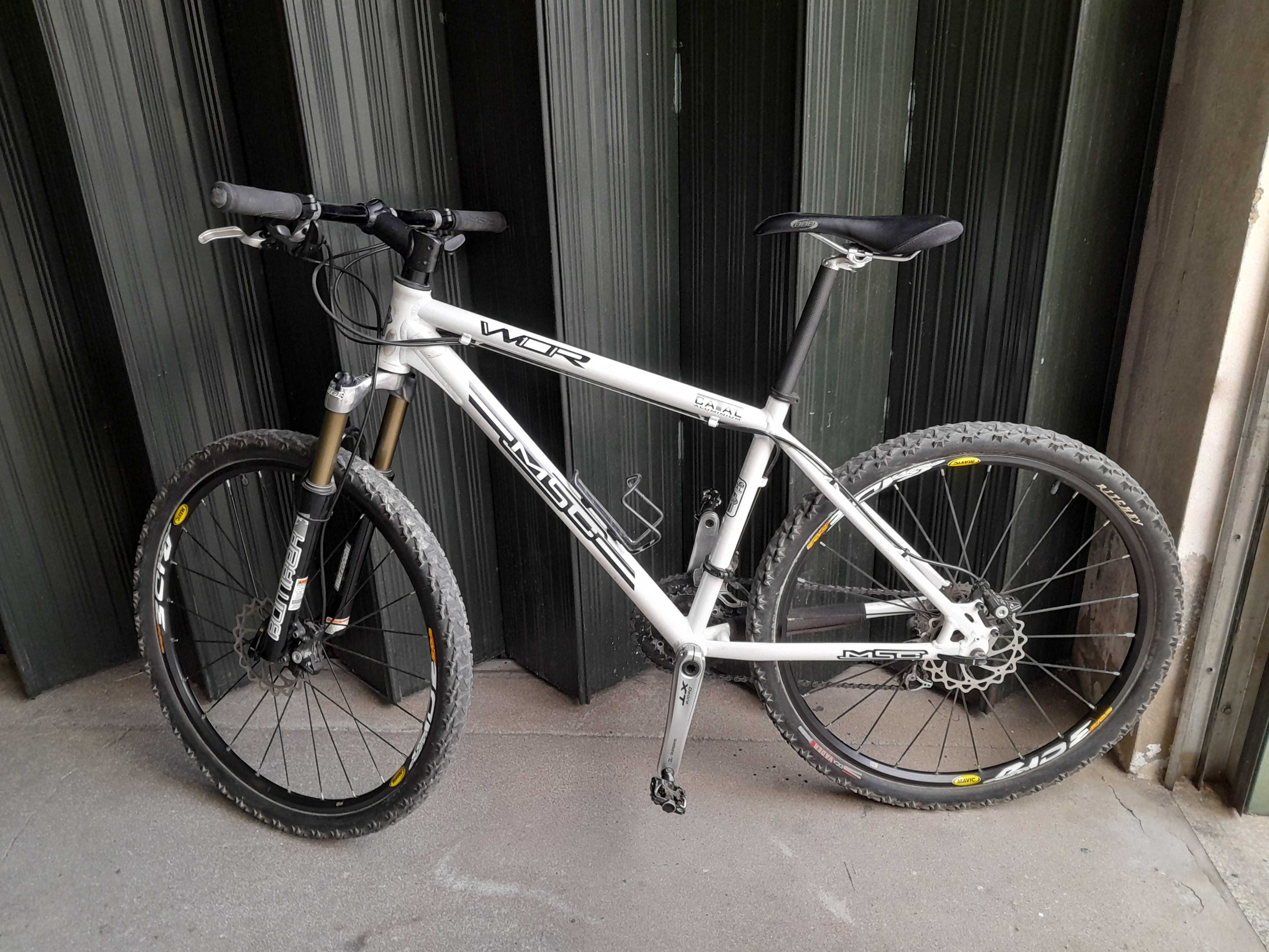 Bicicleta e muito bom estado