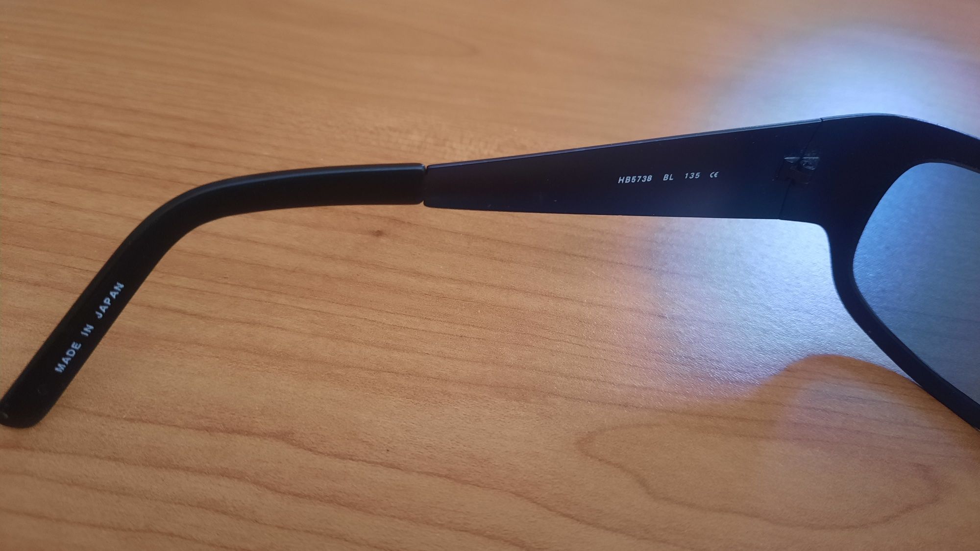 Okulary przeciwsłoneczne Hugo Boss HB5738 BL 135