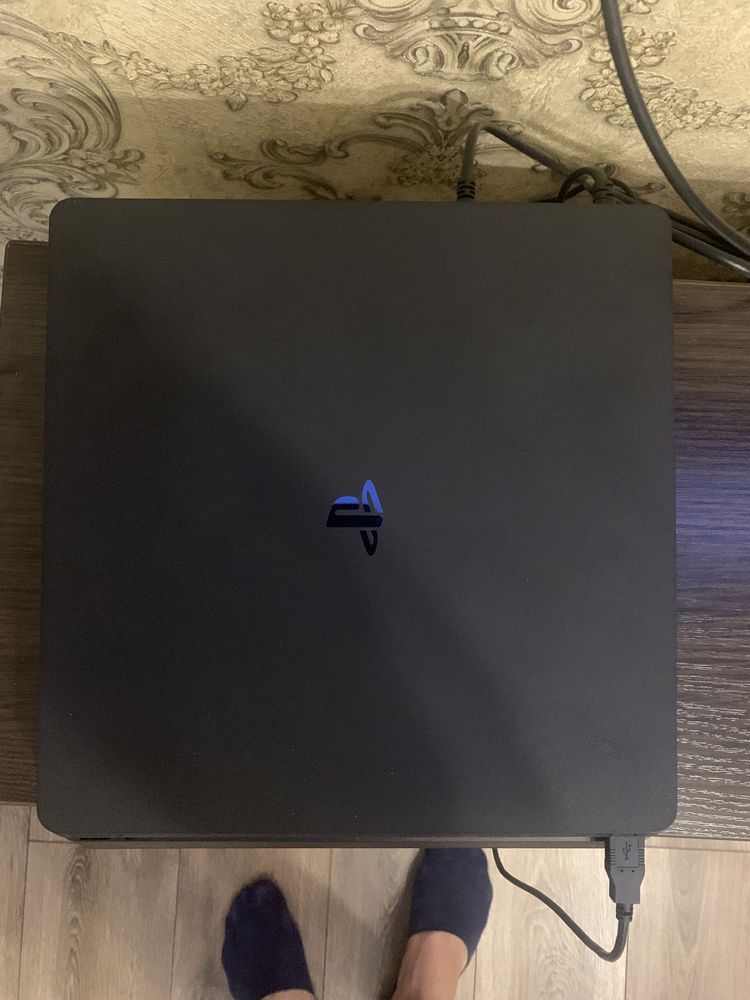 Продам Ps4 slim 500gb