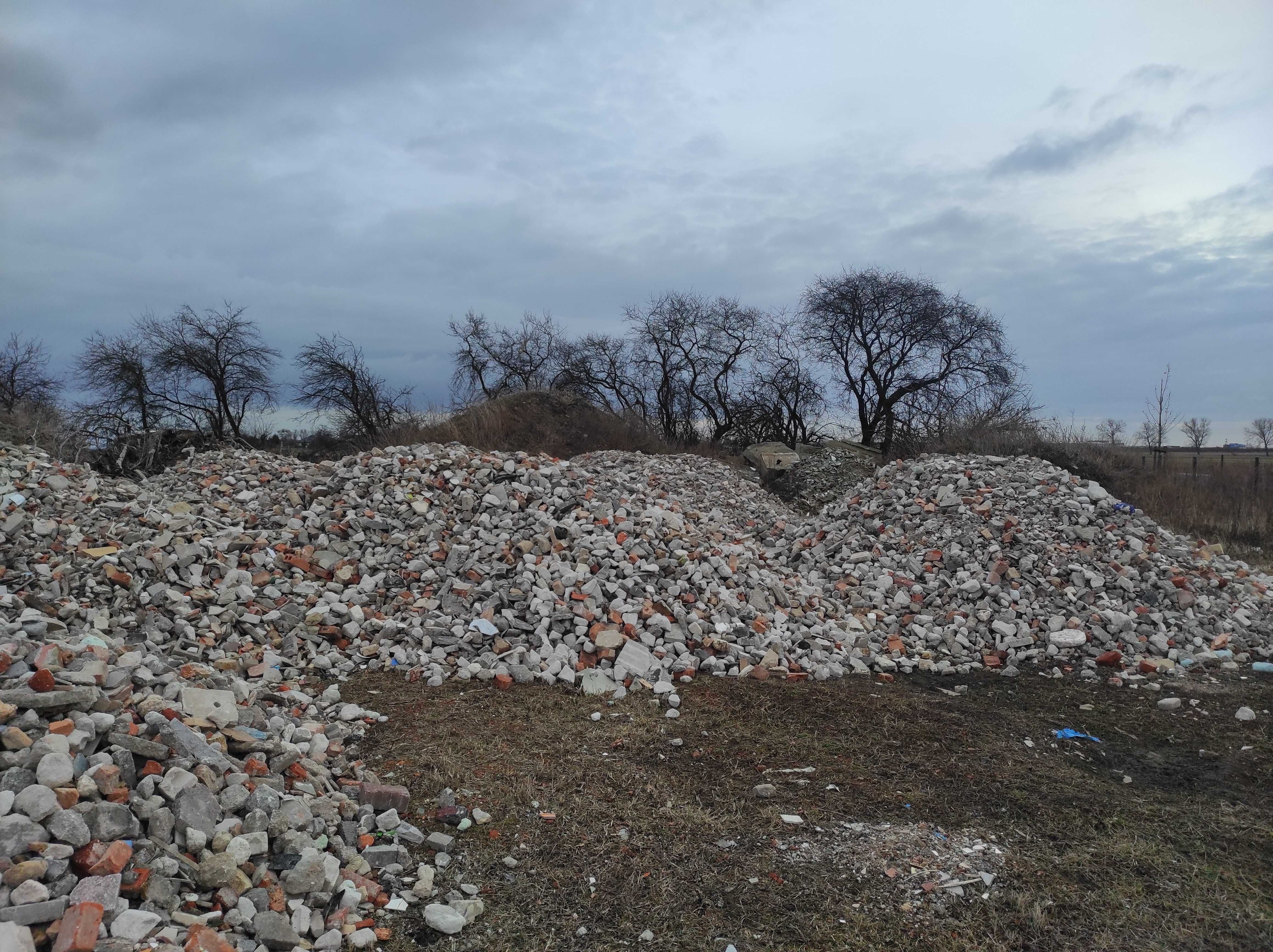 gruz ceglany betonowy rozbiórkowy świeży transport załadunek