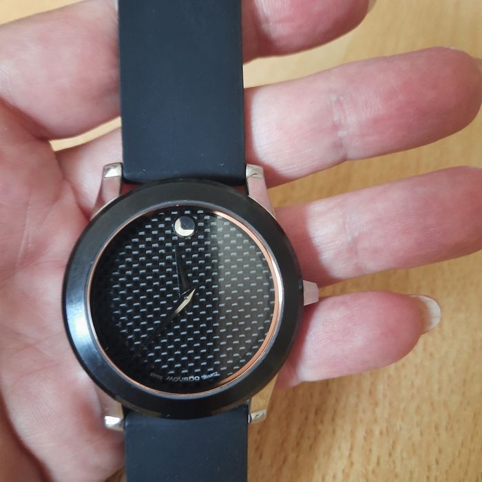 Часы MOVADO унисекс черные Швейцарские,состояние новых без коробки