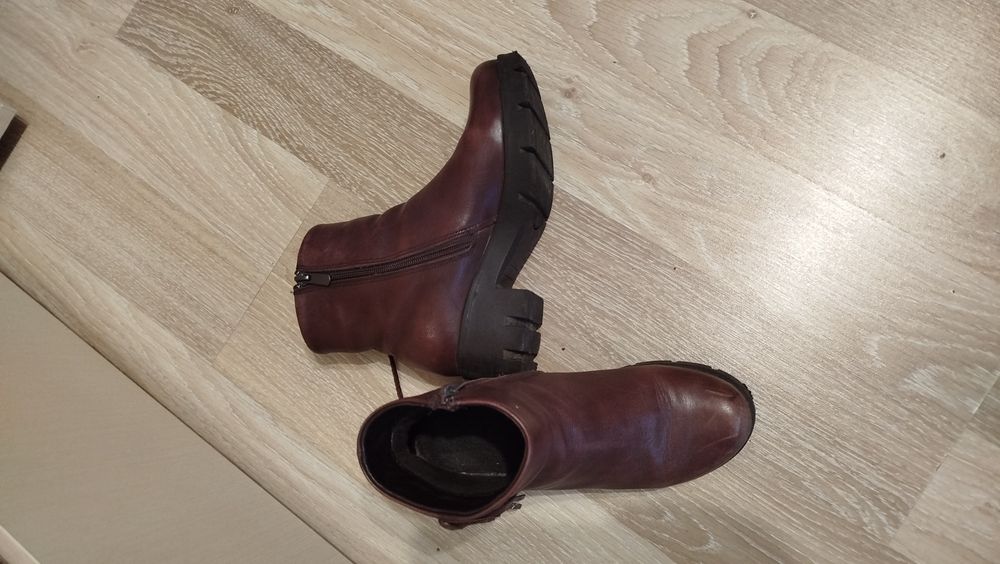 Продам Демі ботінки 37
