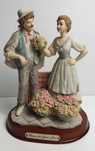 Piękna figurka "Kwiaty dla ukochanej" Capodimonte 21 cm