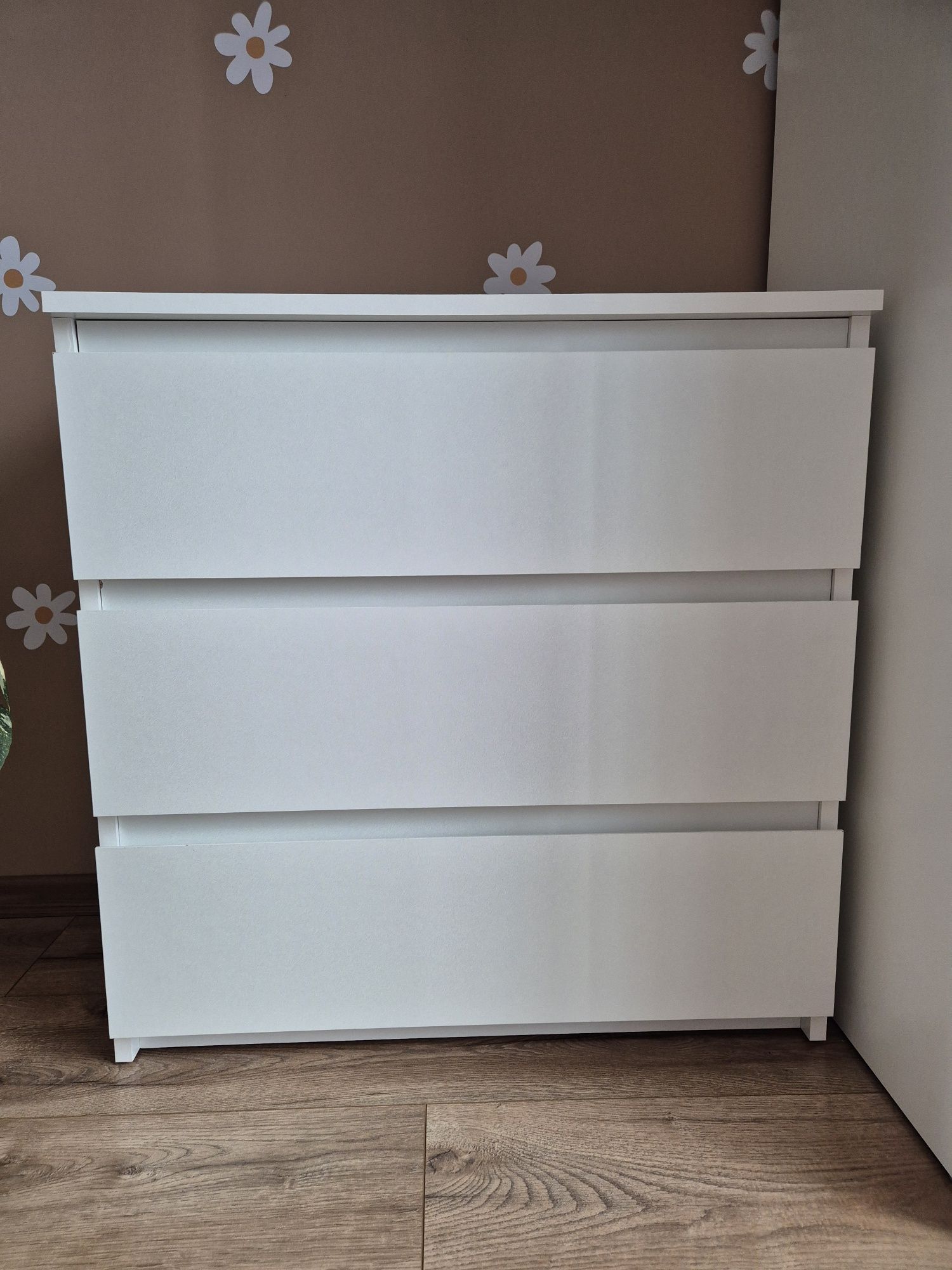 Biała komoda 3 szuflady Meblomaster do pokoju dziecięcego