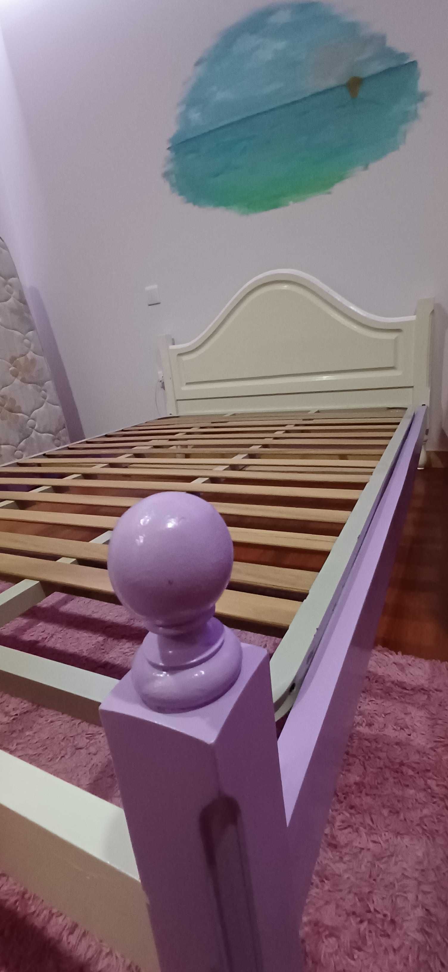 Cama de 183 x 128 com Estrado