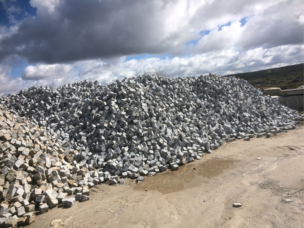 Calçadas ou cubos granito cinza pinhel