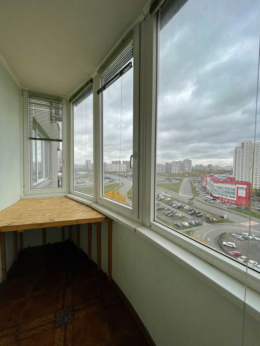 2 кім 77 мкв євроремонт вул Гришка Мих 9, смт Позняки