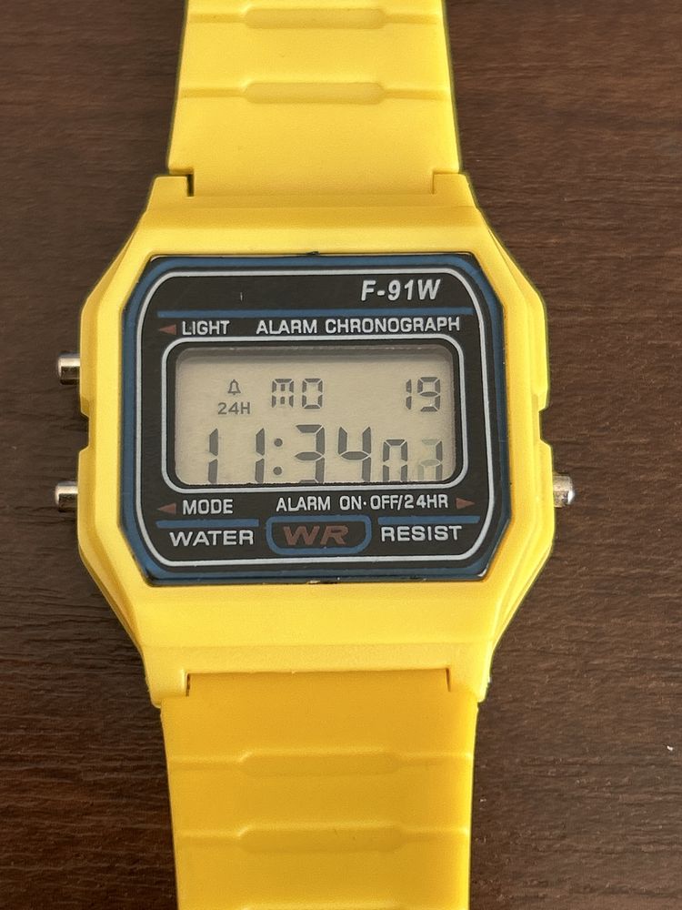 Casio DW 5600 E Q&Q годинник на руку
