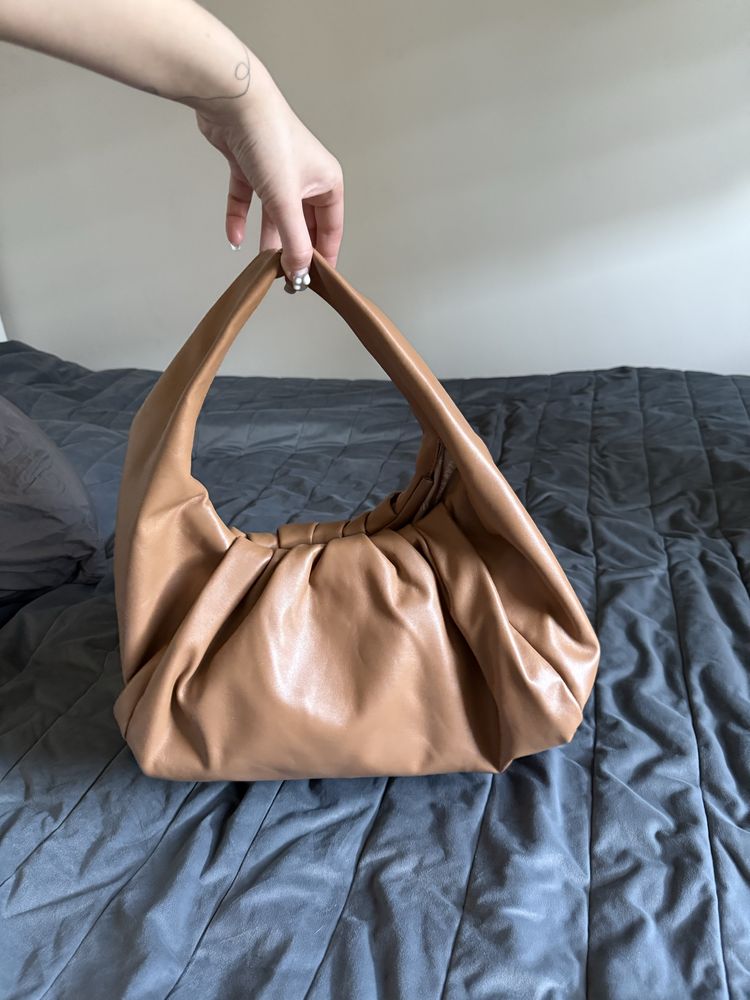 Brązowa torebka hobo kazar studio boho pinterest worek marszczenia