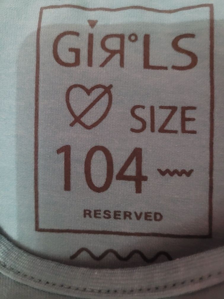 Bluzki dla dziewczynki rozmiar 104 na 3-4 lata.