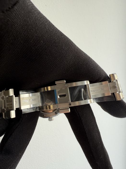 Audemars Piguet royal oak 41mm x 10.4mm cal. 4302 blue dial ref