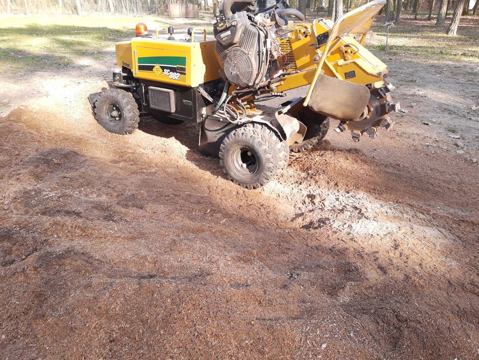 Usługa Frezarką Frezowanie Karp Usuwanie Pni Korzeni Karczowanie pni