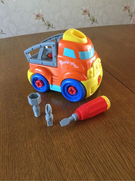 Samochód do rozkręcania i skrecania +wkrętak.