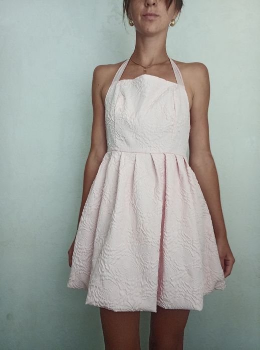 Трендова пудрова сукня