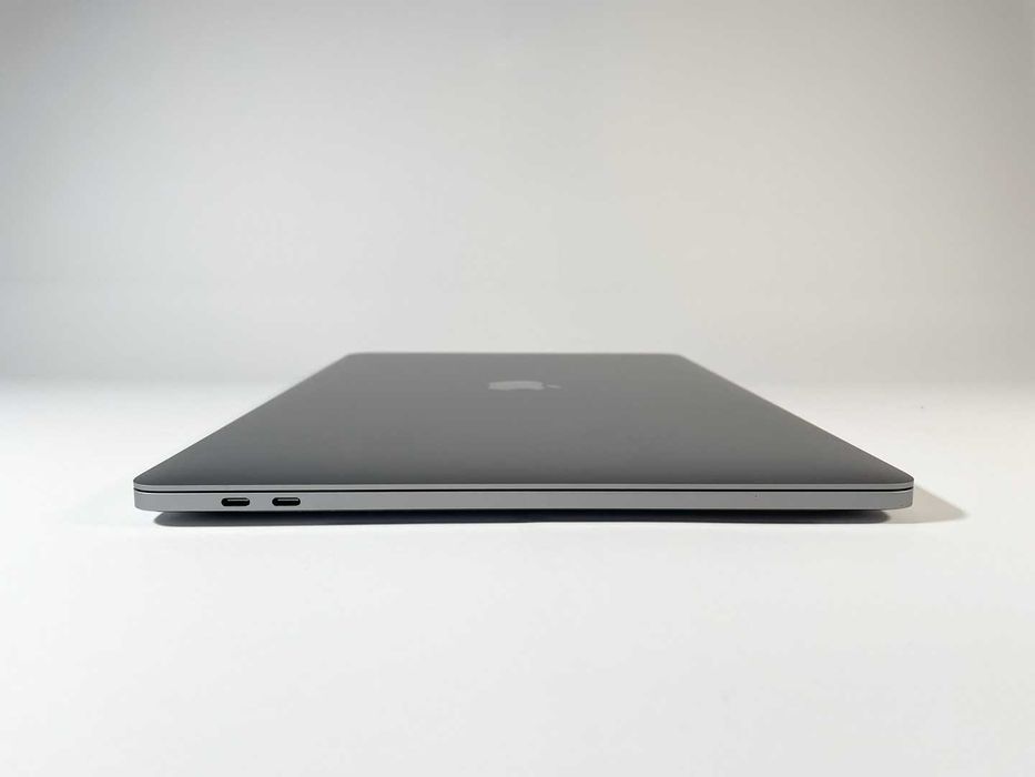 MacBook Pro 15'' 2019 | i7-2,6GHz | 16GB | 512GB SSD | Touch Bar