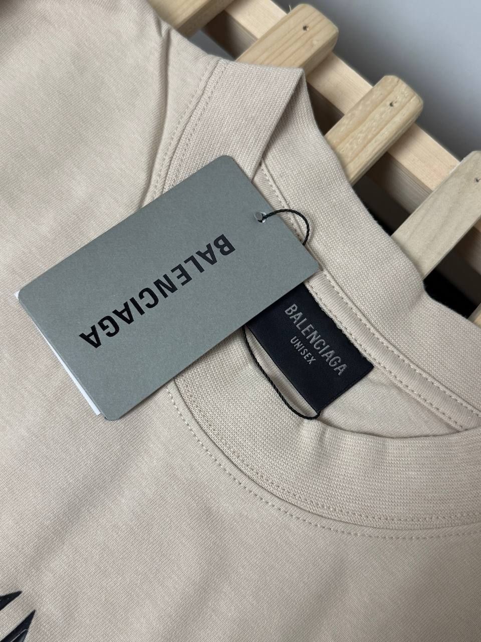 Футболка Balenciaga Metal Logo T-Shirt in Light Beige/Black.