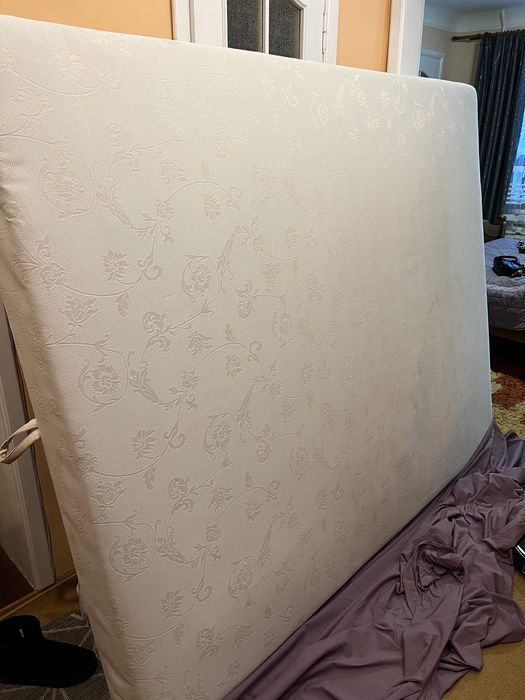 Двоспальне ліжко