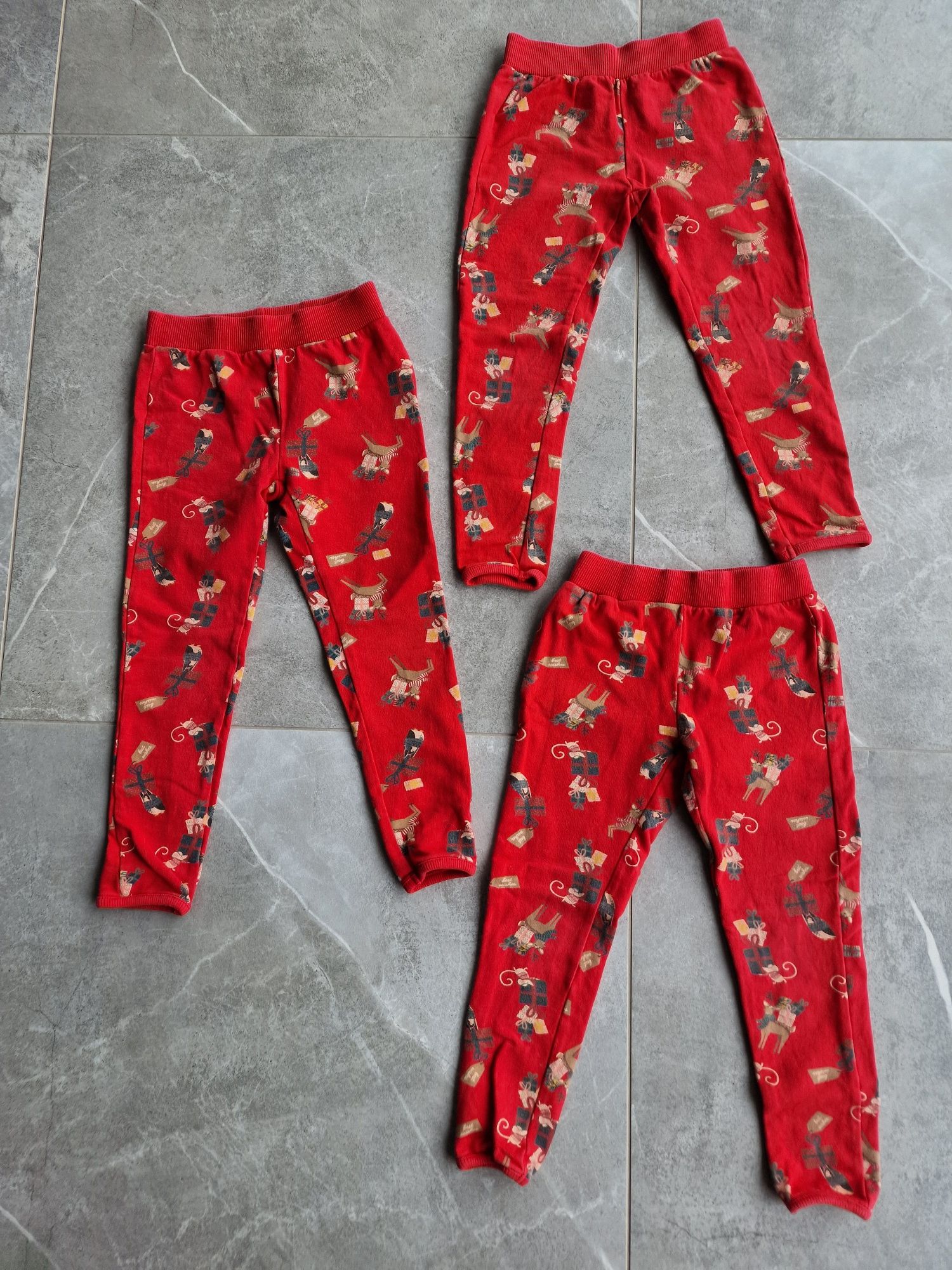 Zestaw trzech świątecznych spodni dresowych 110 cm