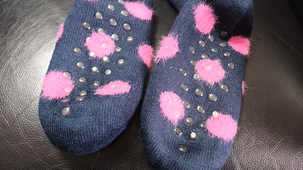 Meias antiderrapantes novas