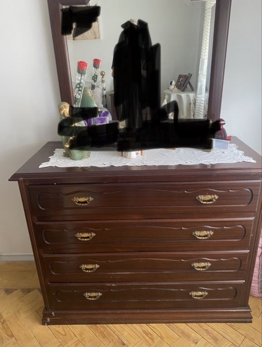 Comoda e duas mesas de cabeceira