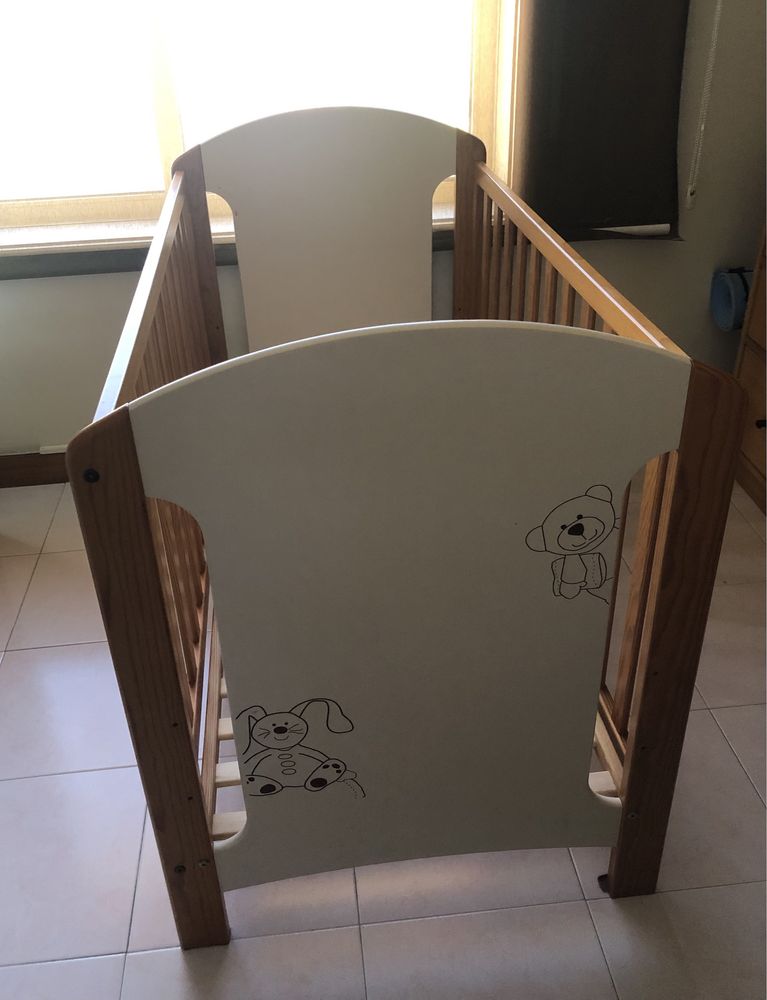 Cama bébé com colchão