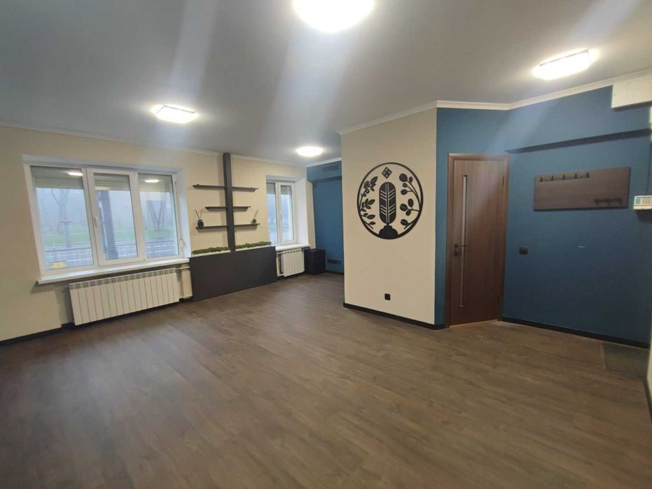 Продаж. Фасадний Офіс/Студія (30м2), Центр, Печерськ Лаврська 8