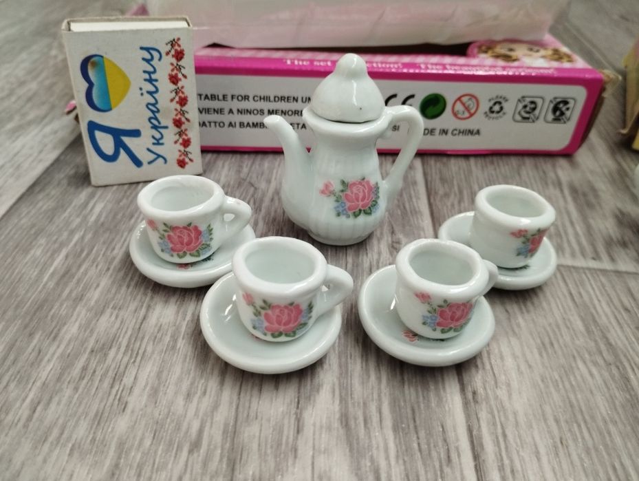 Іграшковий порцеляновий посуд, чайний сервіз