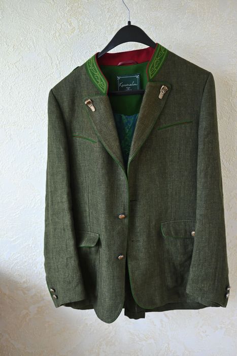 Чоловічий льняний піджак, зроблений в Австрії (розмір L)