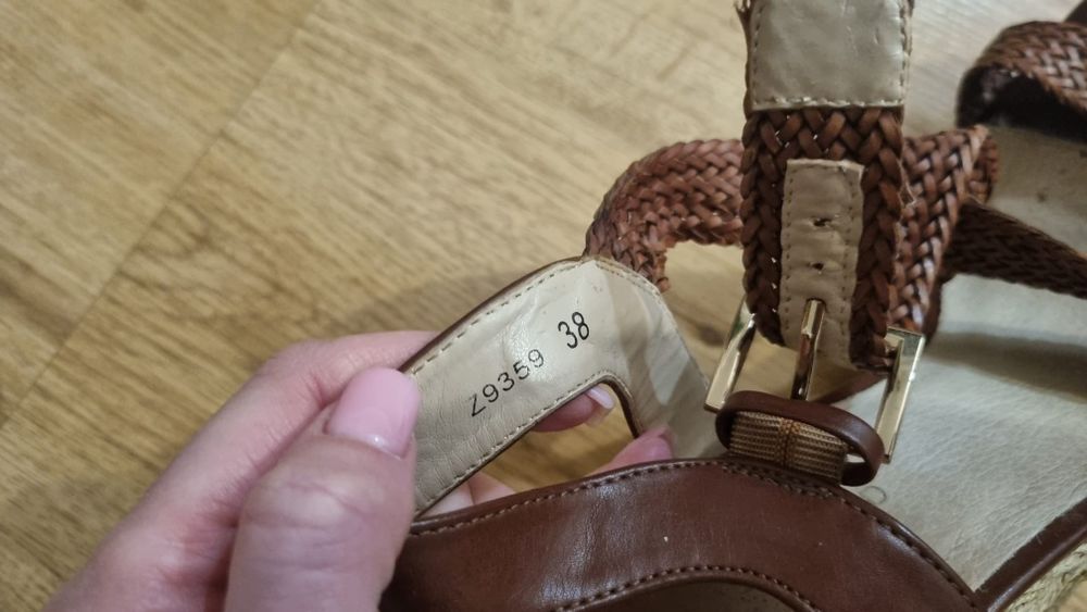 Sandały na koturnie Reserved Rozmiar 38 skórzane