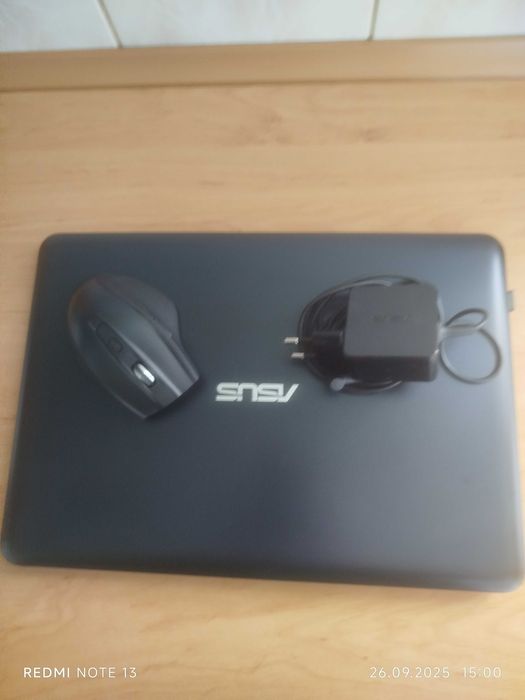 Laptop ASUS E 402Y