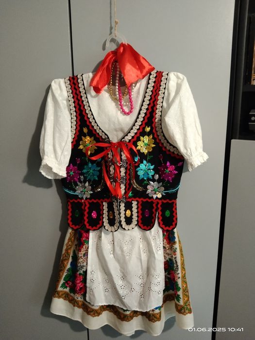 Strój krakowski dla dziewczynki