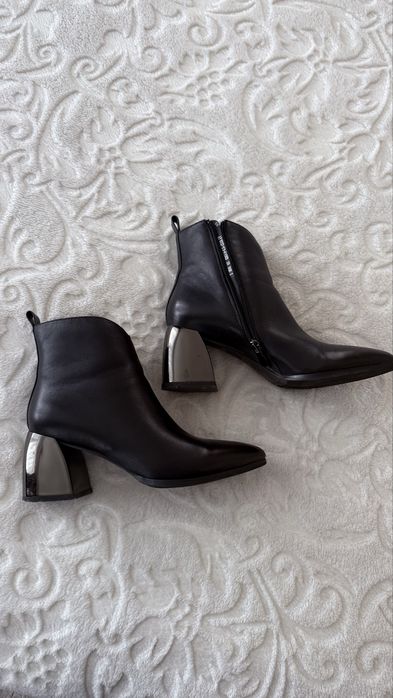 Жіночі ботінки, натуральна шкіра