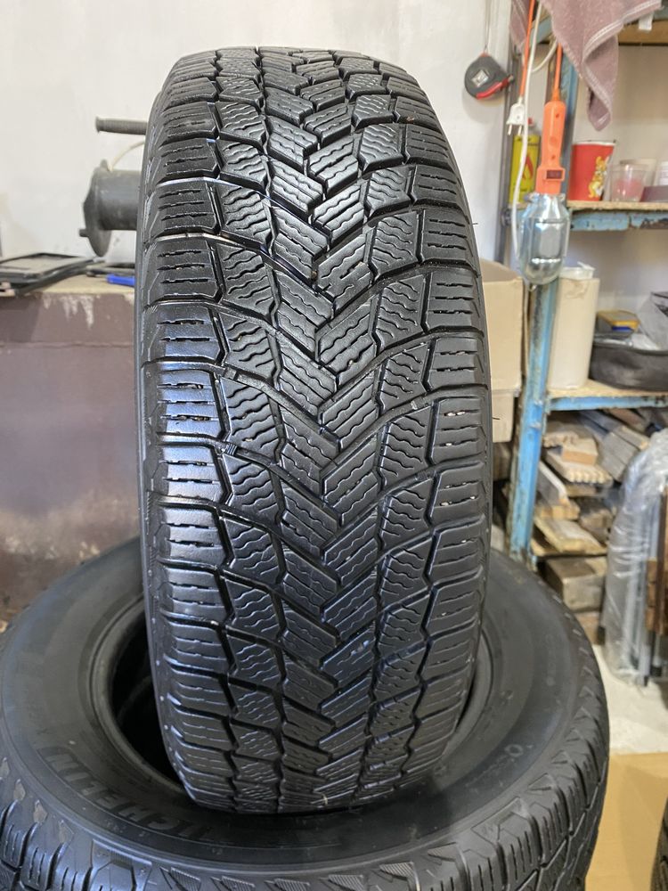 Продам зимние скаты шины 195/65/15 зима
