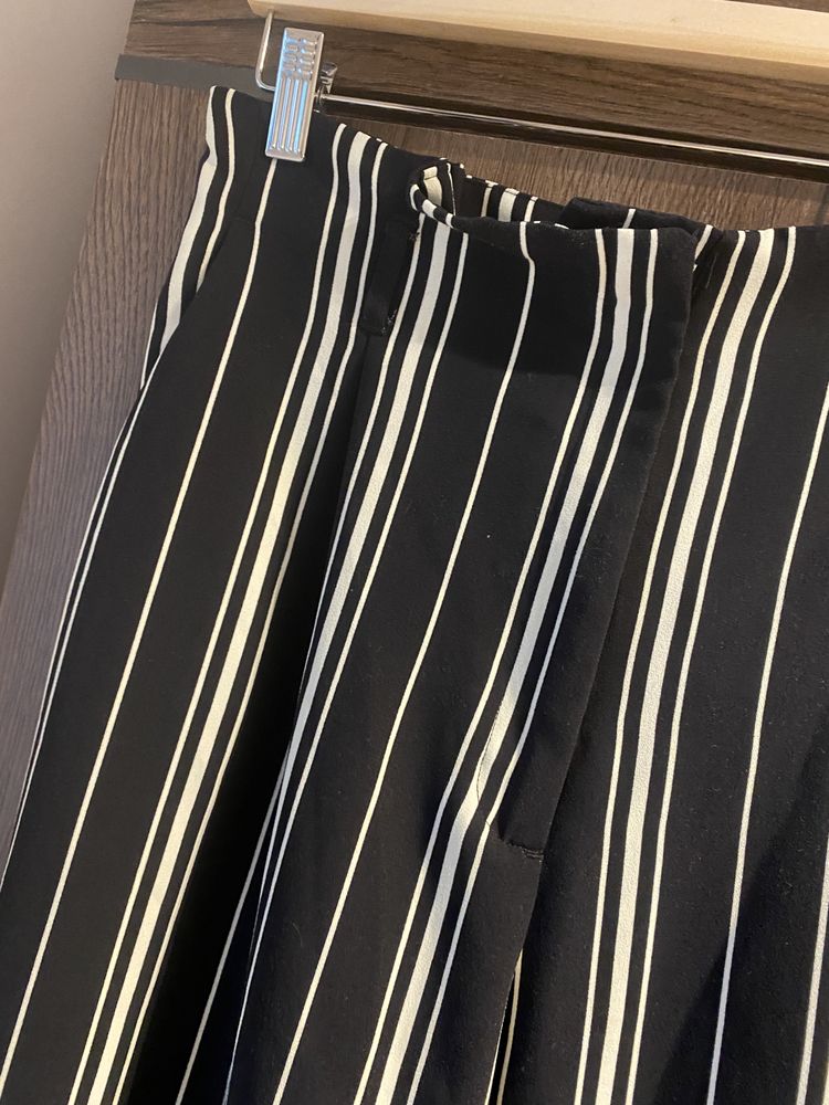 spodnie h&m w paski xl 42  czarne garniturowe culotte dzwony paperbag