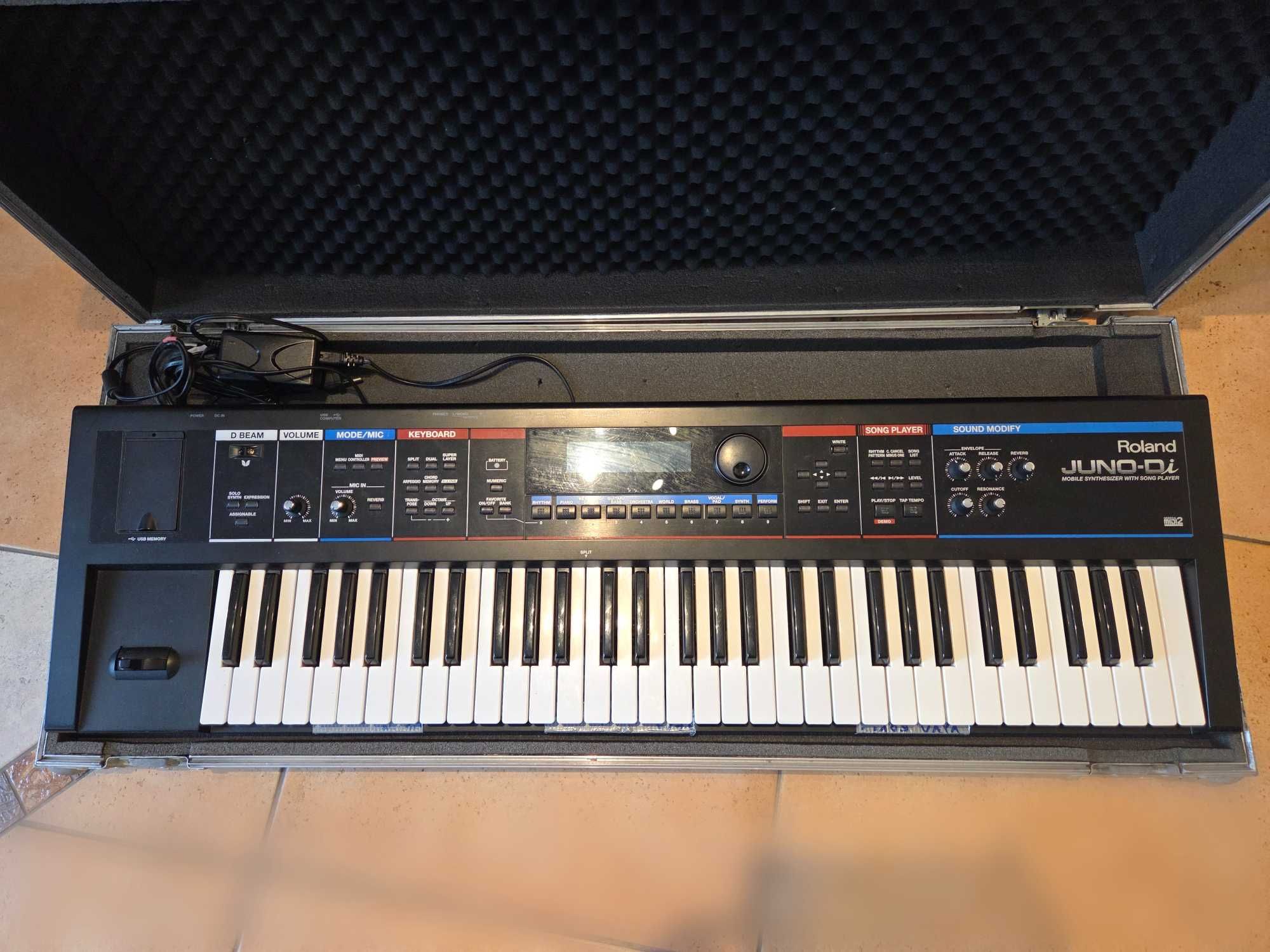 ROLAND Juno Di + case