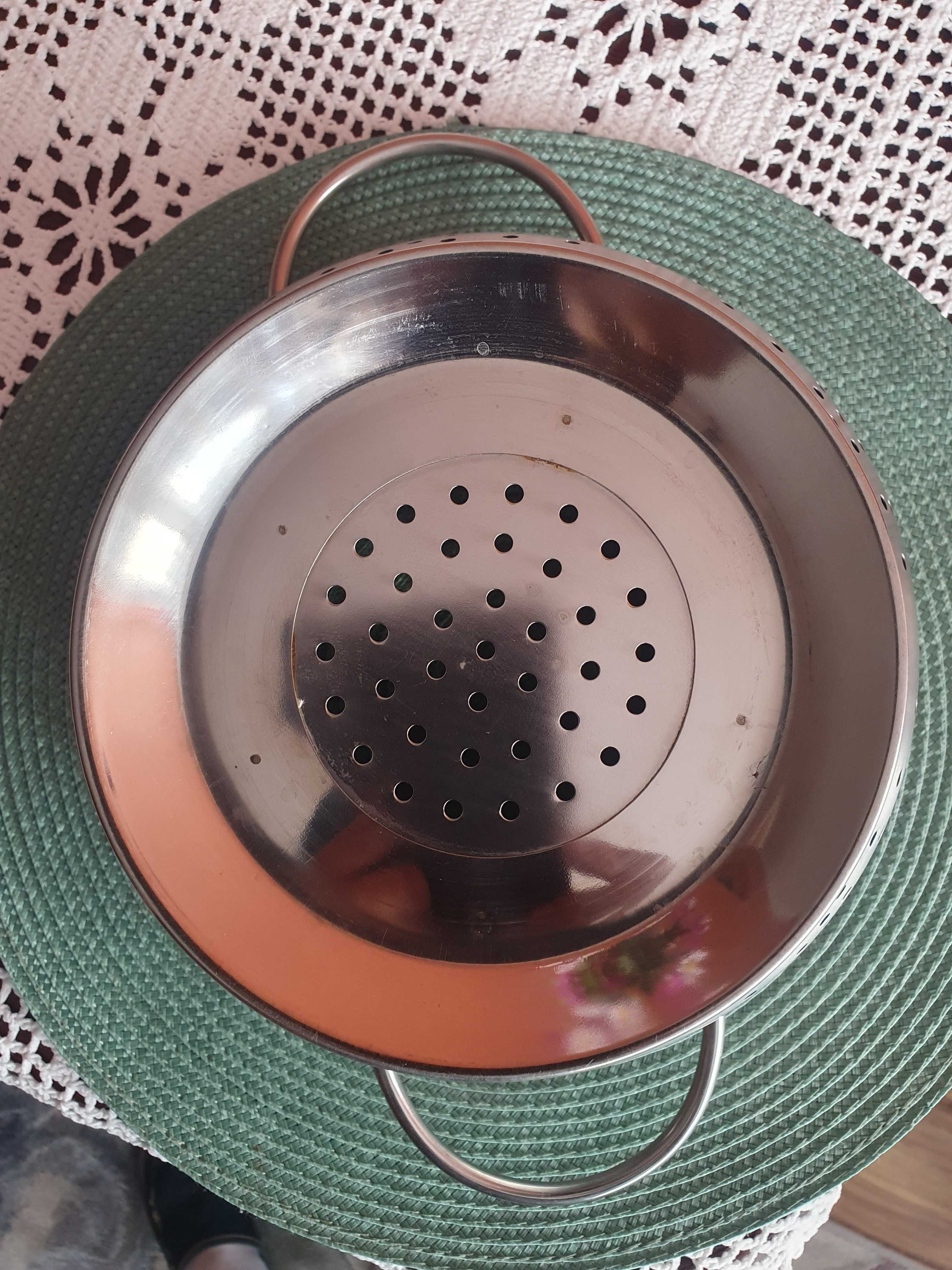 Metalowy durszlak