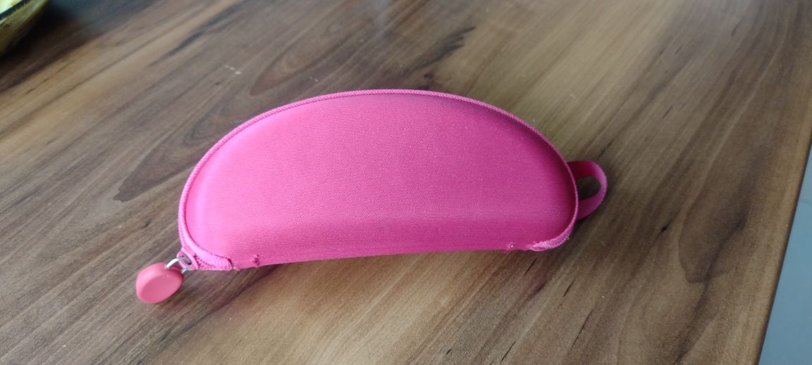 Etui na okulary na suwak