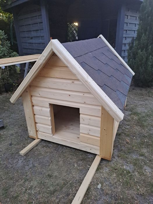 Duża ocieplana buda dla psa