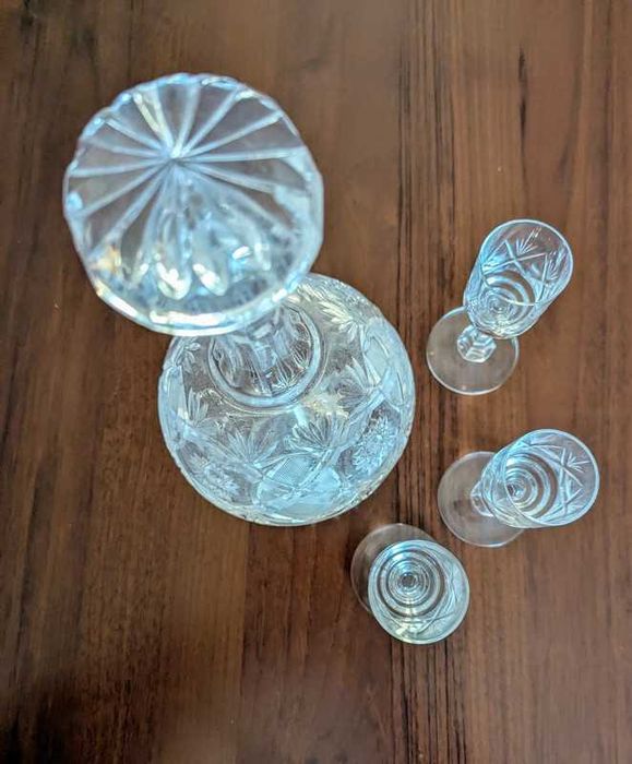 Kryształowa karafka z kieliszkami PRL