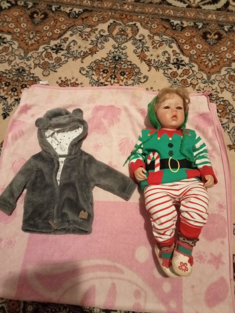 Одежа на ляльку або дитину.