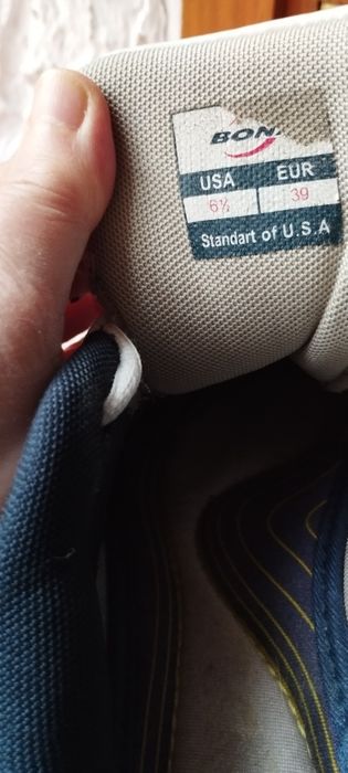 Продам кроссовки BONNA в хорошем состоянии.Размер 39,натуральная кожа.