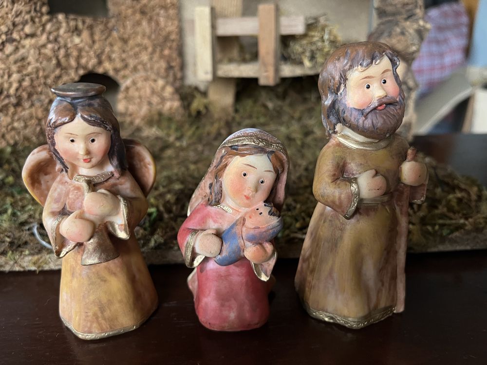 Presépio com figuras de barro