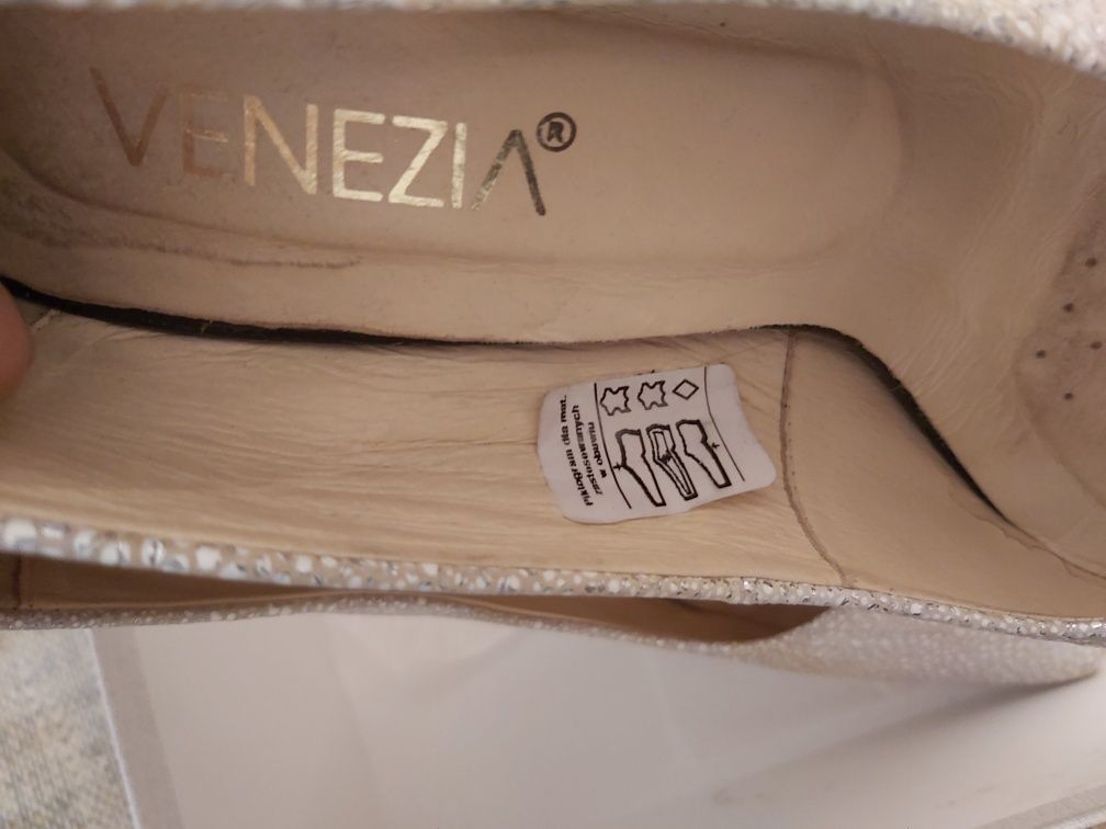 Buty ślubne venezia bialo złoto srebrne mieniace skóra skórzane 7cm