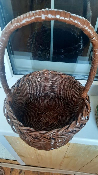 Детские пасхальные  корзинки из бумажной лозы.