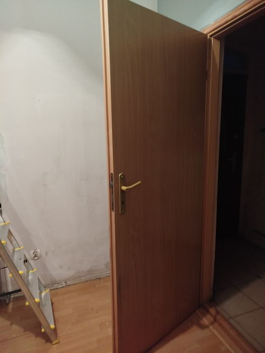 Drzwi lewostronne 90 cm szerokości z ościeżnicą