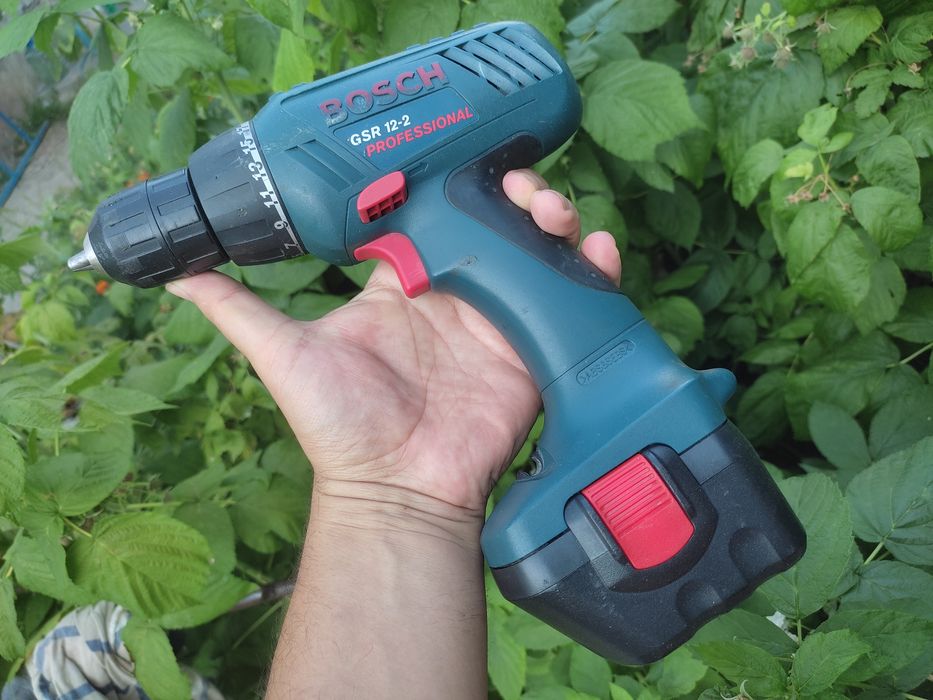 BOSCH GSR 12-2 Professional - акумуляторна дрель-шуруповерт.