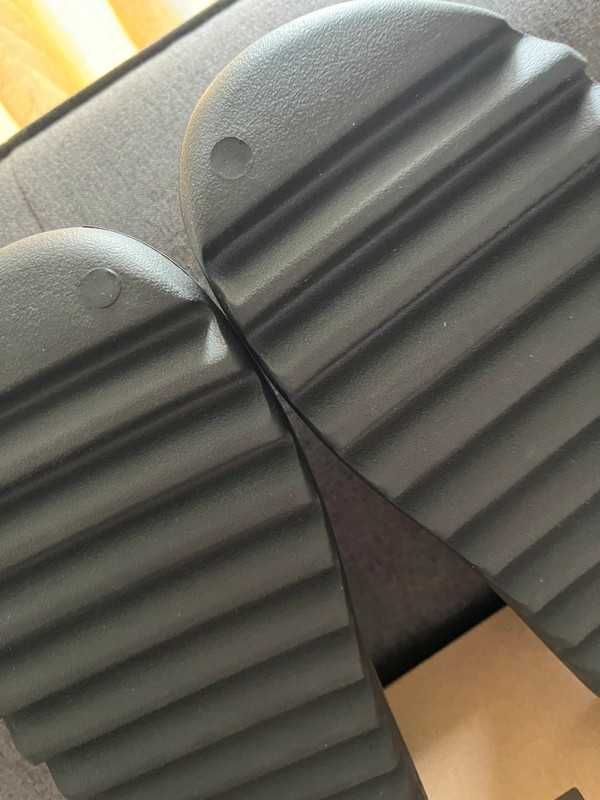 Yeezy Slide Onyx zupełnie nowe czarny buty R.44